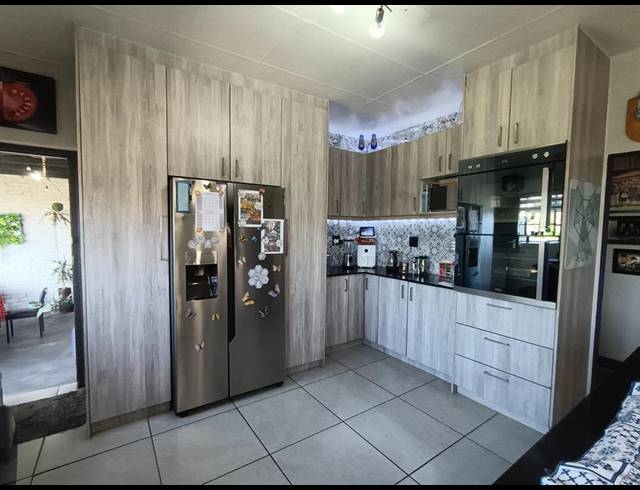 3 BEDROOM HOUSE FOR SALE IN HOMESTEAD